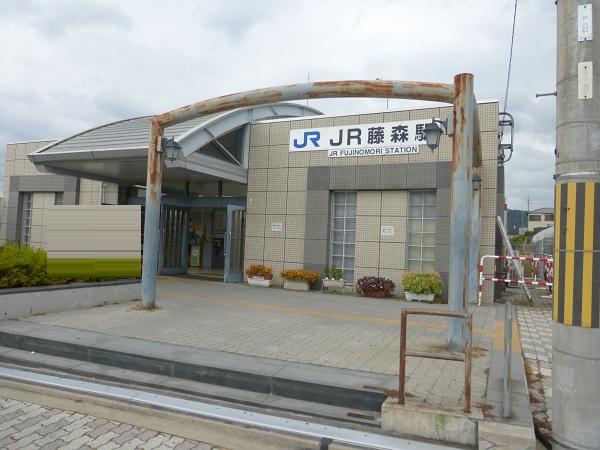 station. 960m until the JR Nara Line JR Fujimori Station