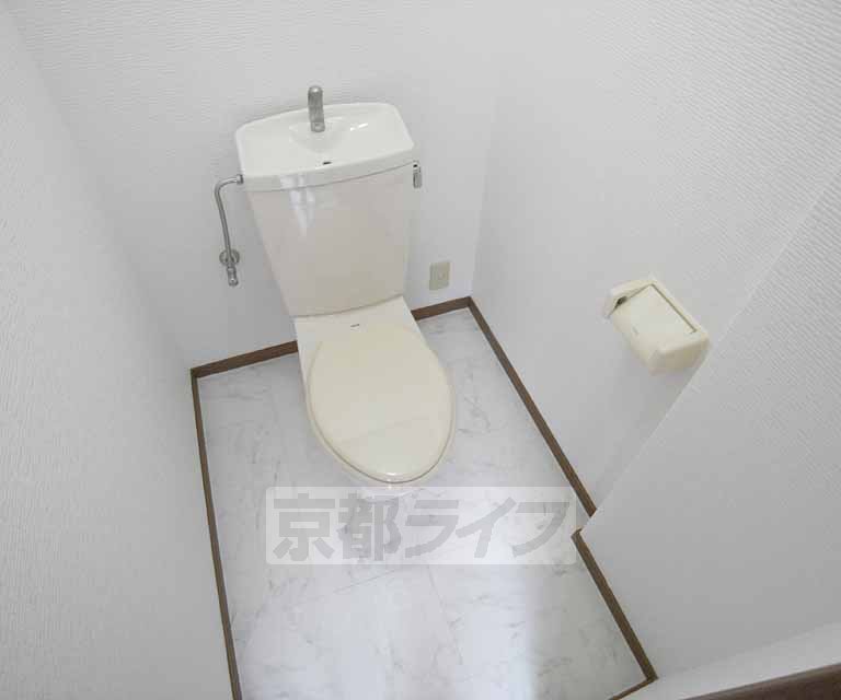 Toilet. It is a Western-style toilet.