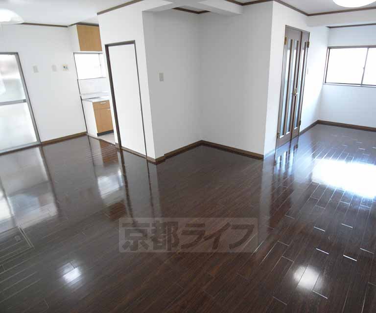 Living and room. Is the flooring of shiny.