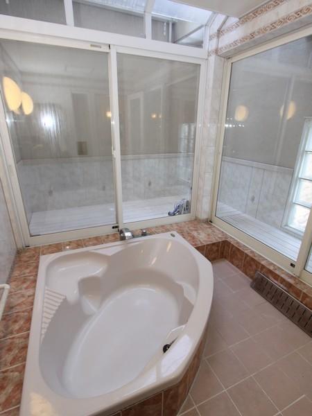 Bathroom. Space, such as to image the luxury hotel! 