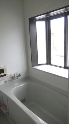 Local appearance photo. It is a bathroom there is a bay window!  Leave a bright and comfortable bathing! 