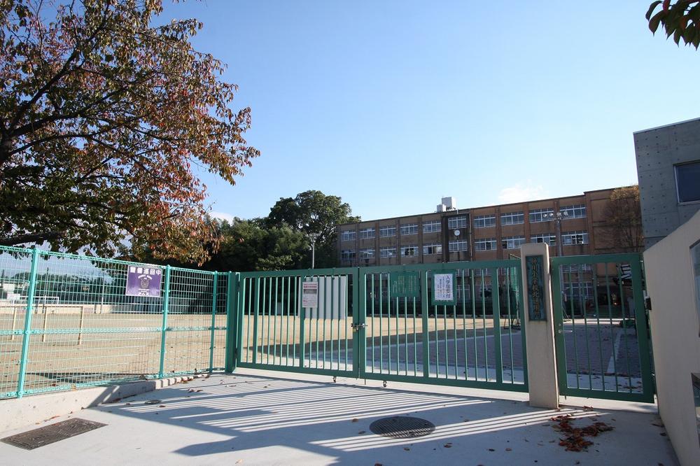 Primary school. 1691m up to Kyoto Tatsugami River Elementary School