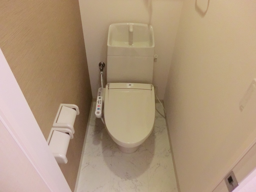 Toilet. With Washlet ☆