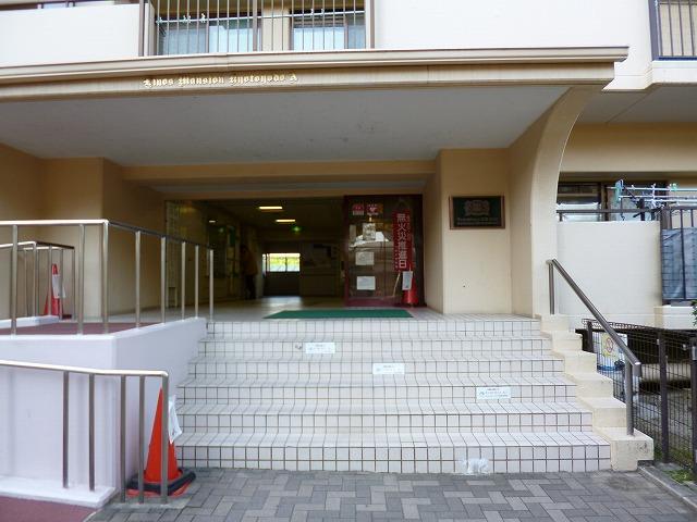 Entrance. Local (12 May 2013) Shooting