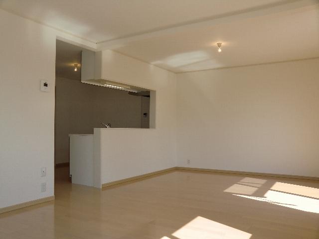Same specifications photos (living). Popularity of face-to-face kitchen LDK18.66 Pledge! South daylighting!