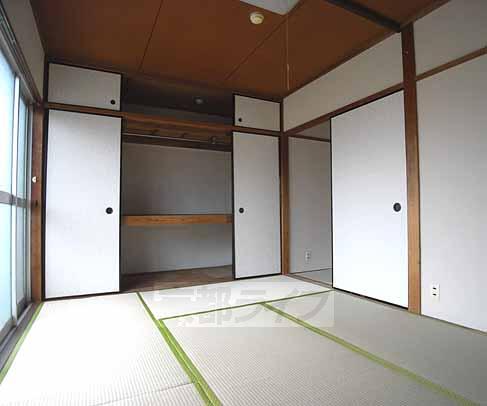 Living and room. Large is with storage of Japanese-style.