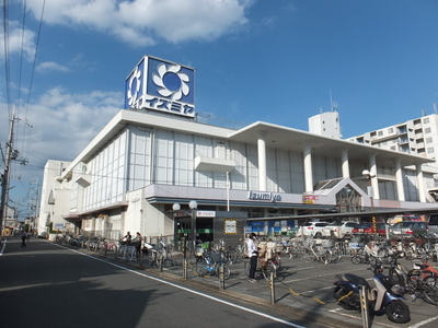 Supermarket. 100m to Izumiya (super)