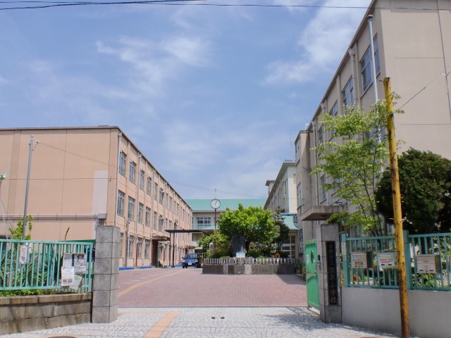 Primary school. 673m to Kyoto Municipal Fukakusa elementary school (elementary school)