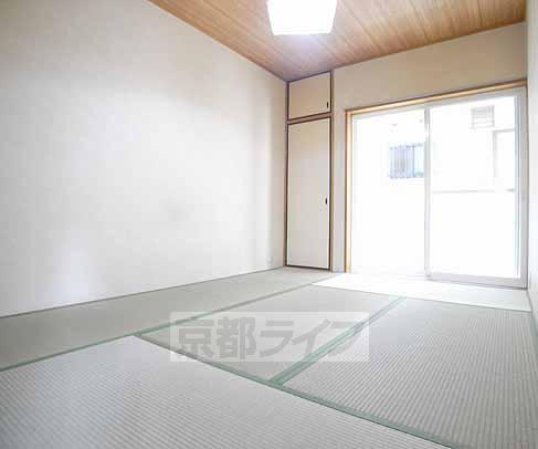Living and room. 6 is a Pledge of Japanese-style room.