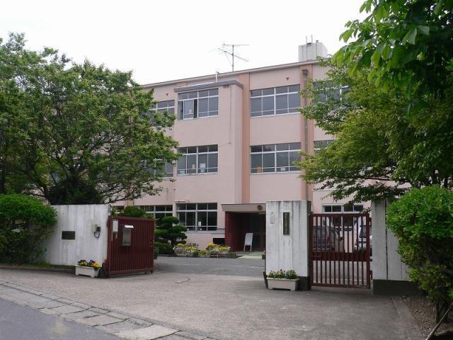 Primary school. 448m to the north Daigo Elementary School  
