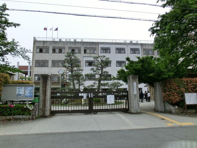 high school ・ College. Kyoto Municipal Momoyama High School