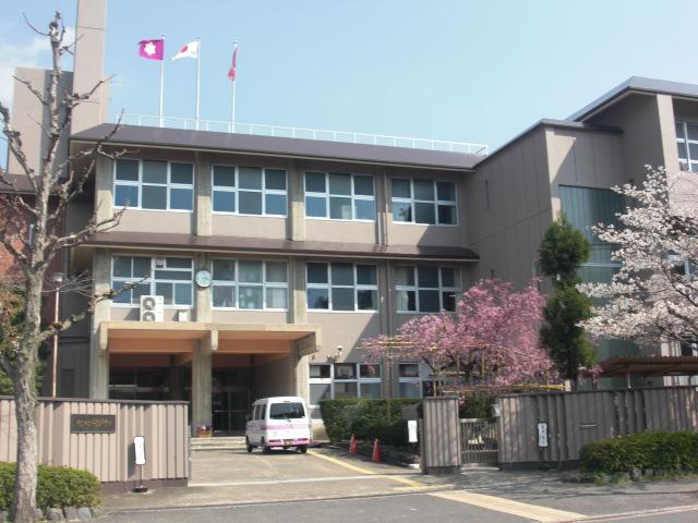 high school ・ College. Kyoto Prefectural Higashiryo until high school 633m