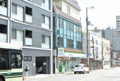 Convenience store. FamilyMart Tsukamoto Gion Higashiyama store up (convenience store) 195m
