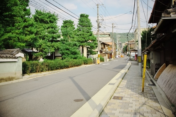 Through Yasaka before the local (1-minute walk ・ About 10m). Left hand Kenninji Temple