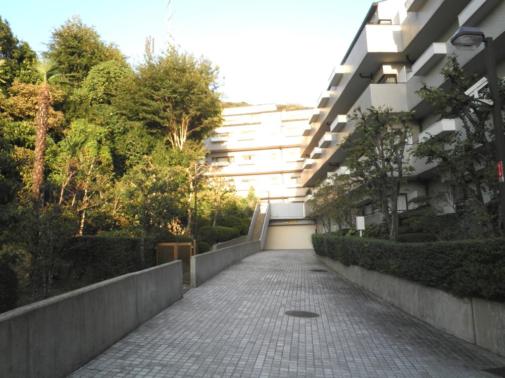 Other common areas. Passage to the garage