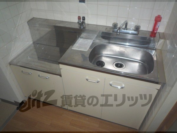 Kitchen. It is possible to install a two-burner stove