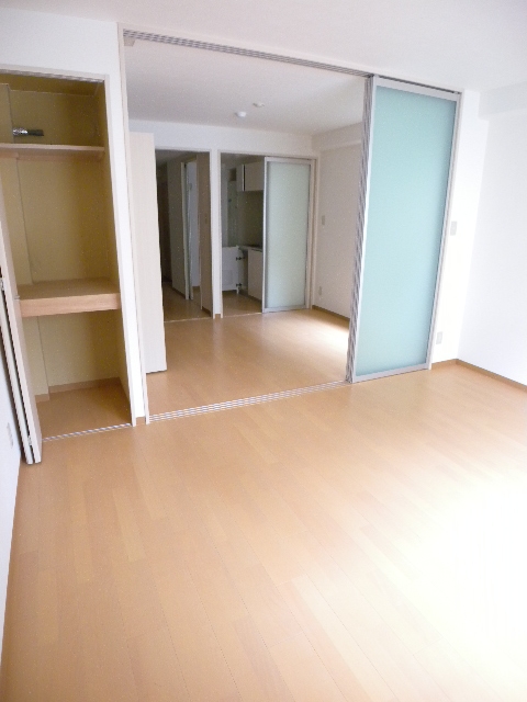 Living and room. Also published in the website "Kyoto rental House Network"