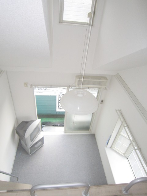 Living and room.  ※ The actual room is not the right of the bay window