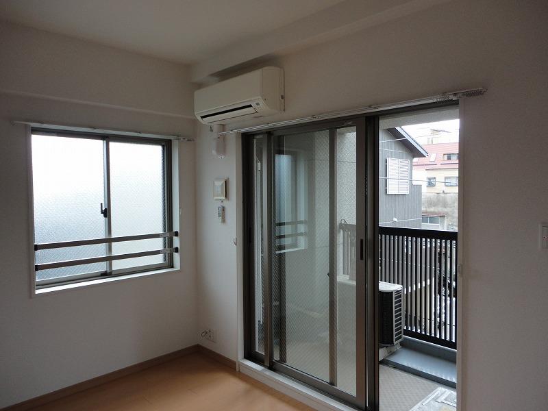 Non-living room. Indoor (11 May 2013) Shooting