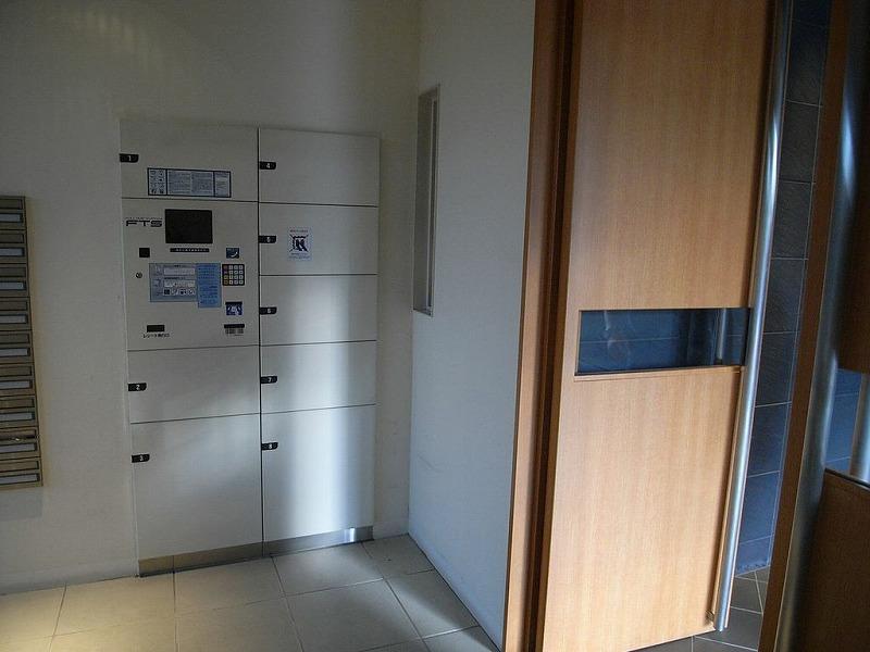 Entrance. Common areas