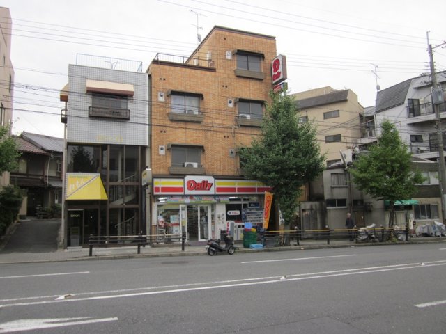 Convenience store. 496m until the Daily Yamazaki Japanese Red Cross before the store (convenience store)