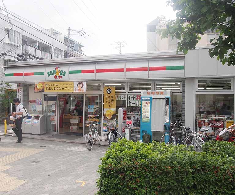 Convenience store. 80m until Thanksgiving Higashioji Umamachi store (convenience store)