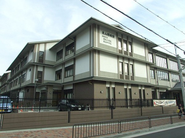 Junior high school. 800m up to Kyoto Ryugai 睛中 school (junior high school)