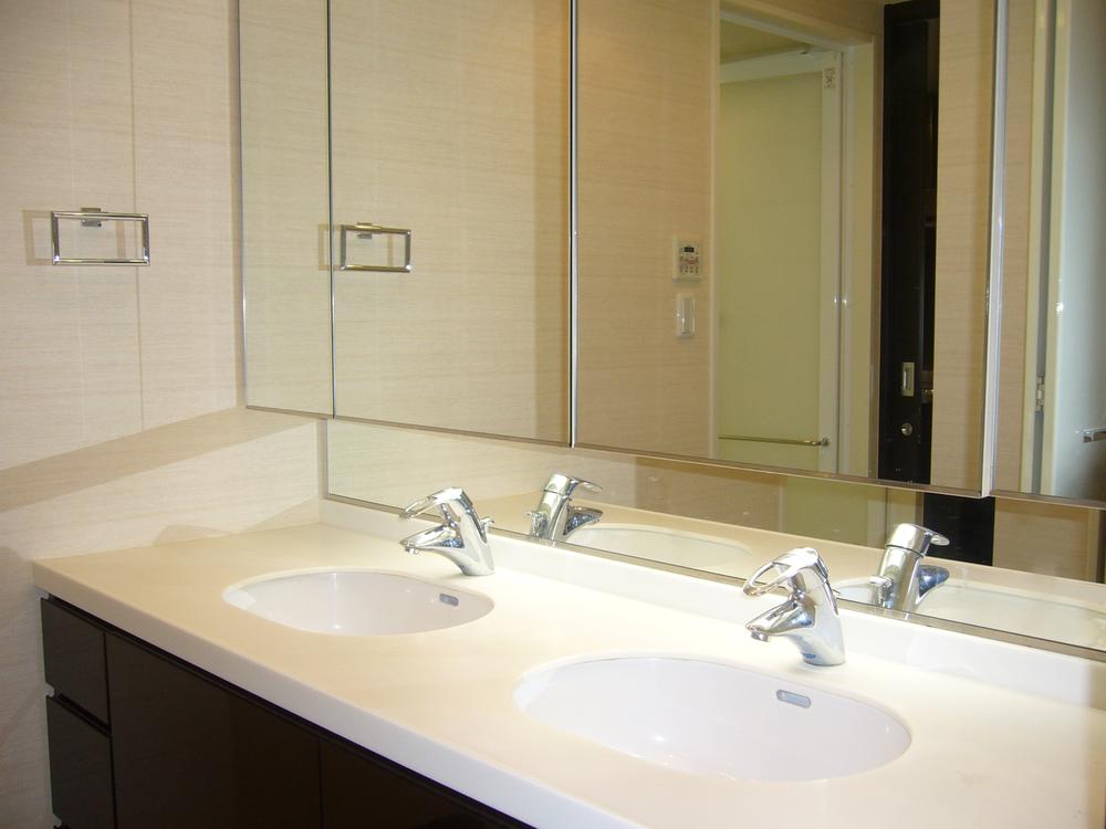 Bathroom. Indoor (12 May 2013) Shooting