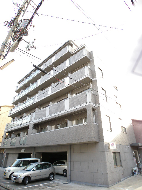 Building appearance. Looking for room to house network Sakyo shop!