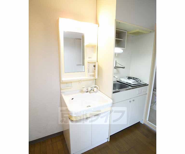 Washroom. 208, Room photo