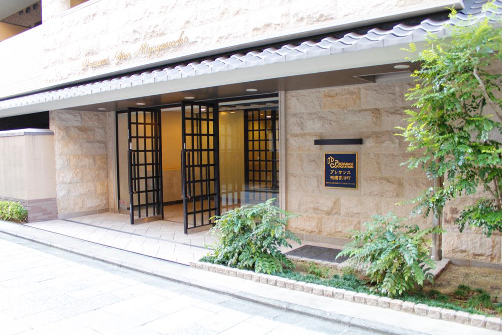 Entrance. Entrance door to the image of a lattice door