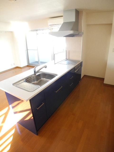 Kitchen.  ※ The photograph is another floor plan