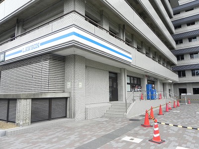Convenience store. Lawson Kyotofuritsuidai hospital shop until the (convenience store) 309m