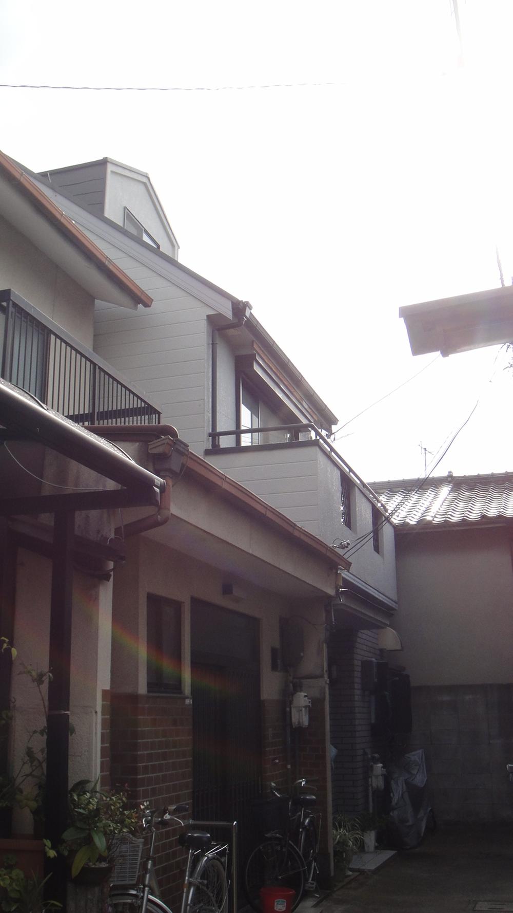 Local appearance photo. 2004 It is already exterior wall paint. 