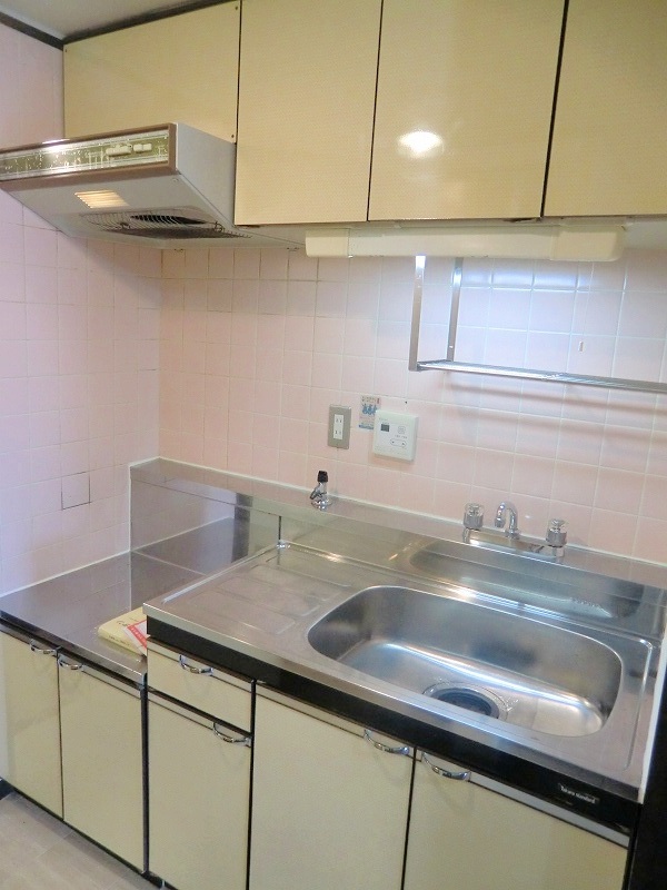 Kitchen. Two-burner stove can be installed wide apartment