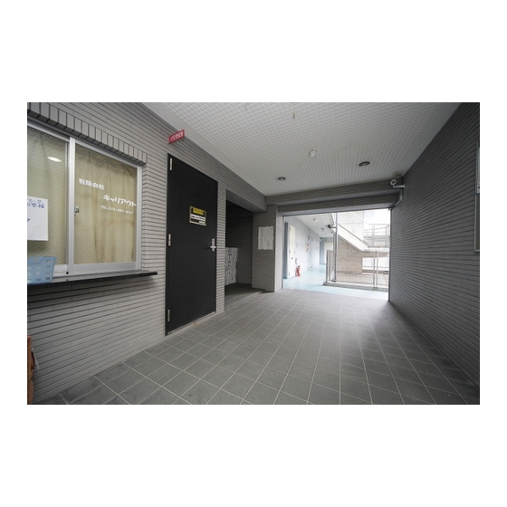 Other common areas. Shared hallway ・ entrance