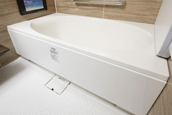 Bathing-wash room.  [Low-rise type unit bus] Tub of stride height so about 45cm, You can also use it at ease small children and the elderly (same specifications)