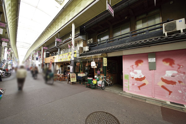 Surrounding environment.  [Commercial facility] Kyoto Sanjo Board mall (a 10-minute walk ・ About 740m)