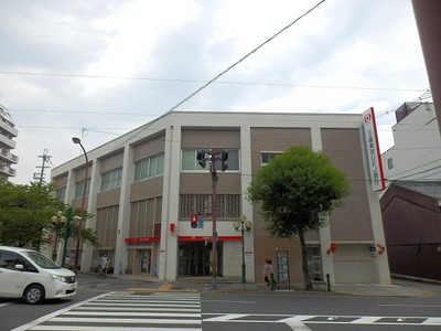 Bank. 619m to Bank of Tokyo-Mitsubishi UFJ Bank (Bank)