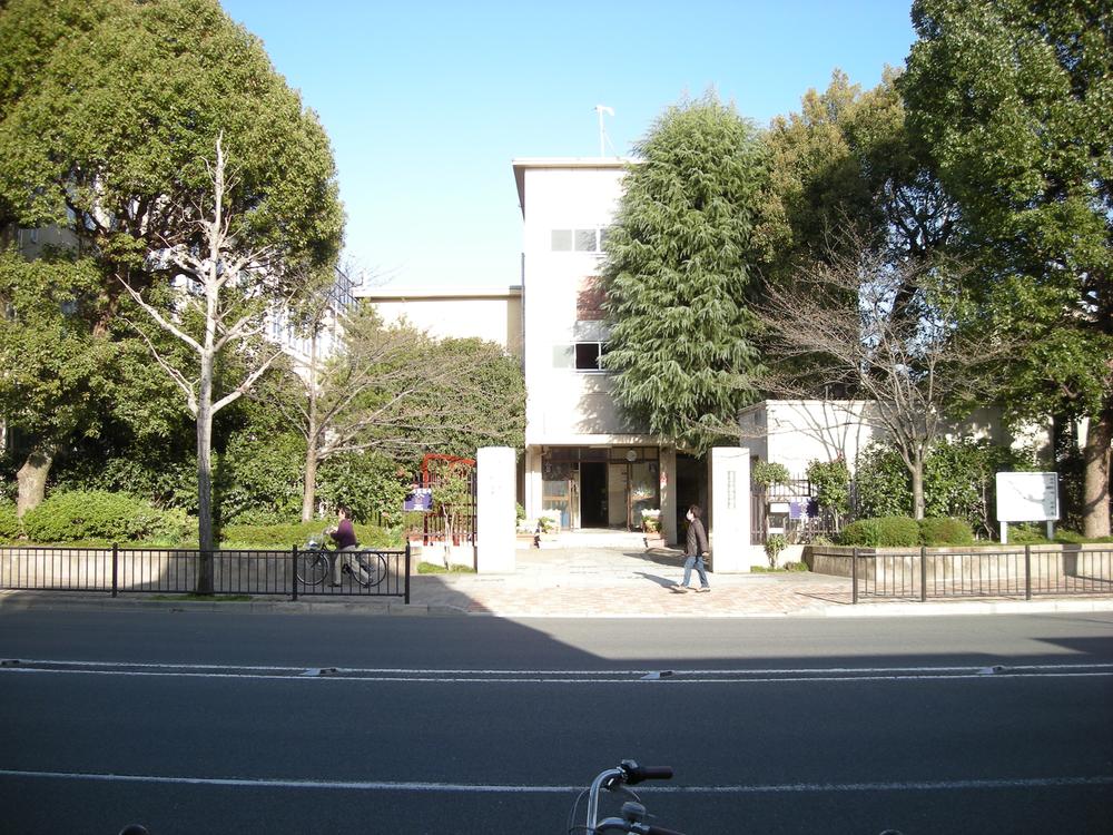 Junior high school. 491m to Kyoto Municipal Karasuma junior high school