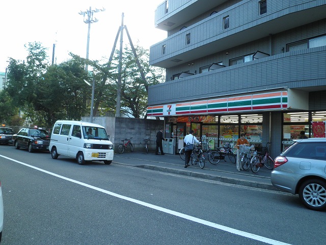 Convenience store. Seven-Eleven Kyoto Shinmachi Article store up (convenience store) 312m