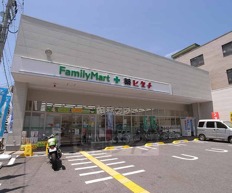 Convenience store. FamilyMart + medicine Higuchi Nishijin Kitamise up (convenience store) 285m