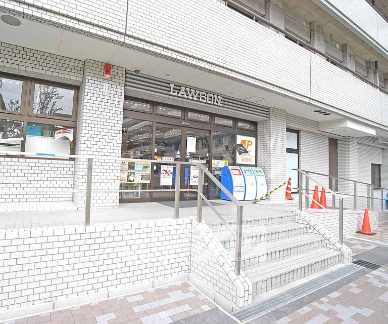 Convenience store. Lawson Kyotofuritsuidai hospital shop until the (convenience store) 258m