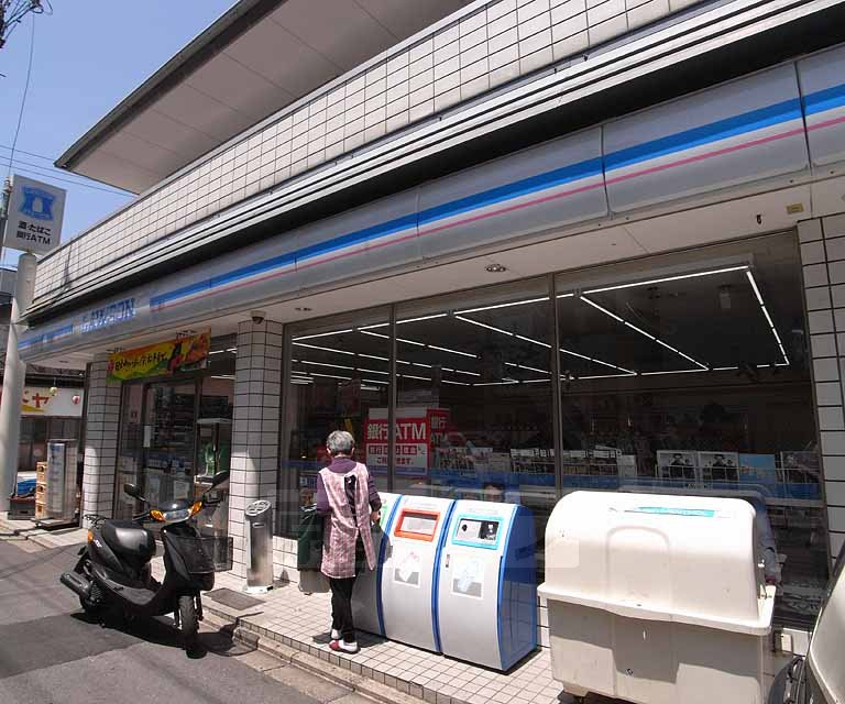Convenience store. 240m until Lawson Murasakinominamifunaoka the town store (convenience store)