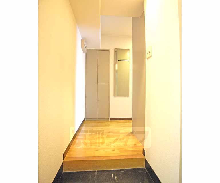 Other room space. Spacious hallway.