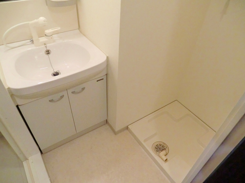 Washroom. Washing machine can be installed in a room ☆