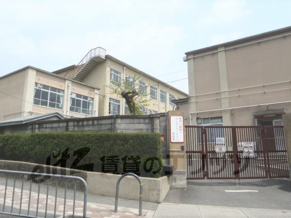 Primary school. Kinugasa to elementary school (elementary school) 680m