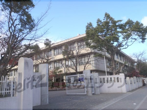Junior high school. 940m until Kitano junior high school (junior high school)