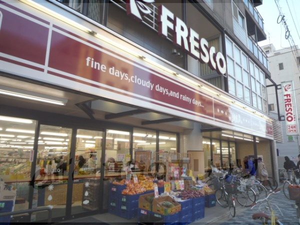 Supermarket. Fresco thousand 30m to head office (super)