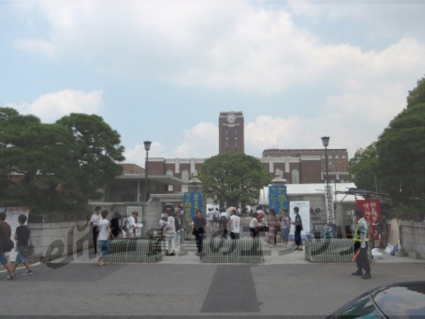 University ・ Junior college. Kyoto University main gate before (University ・ 1800m up to junior college)